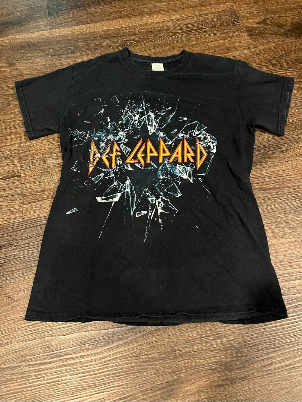 Def Leppard 2016 Tour Shirt size Small Black Graphic Band Tee Concert T-Shirt